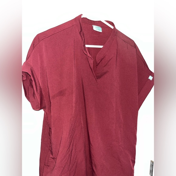 Garde Malade Women’s Scrub Top - Picture 1 of 2